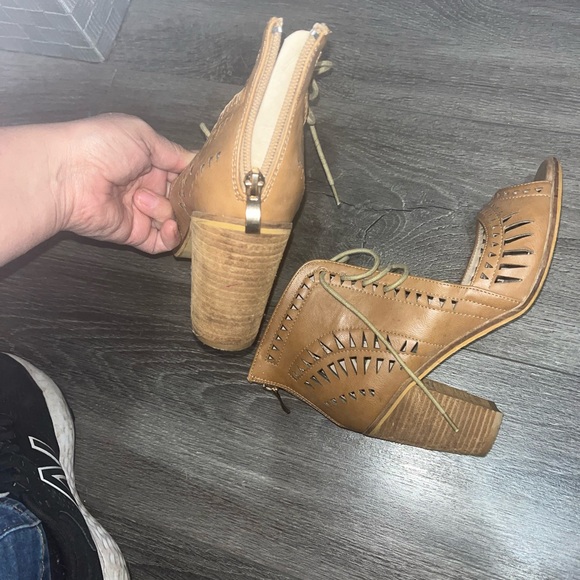 sandals - Picture 3 of 5